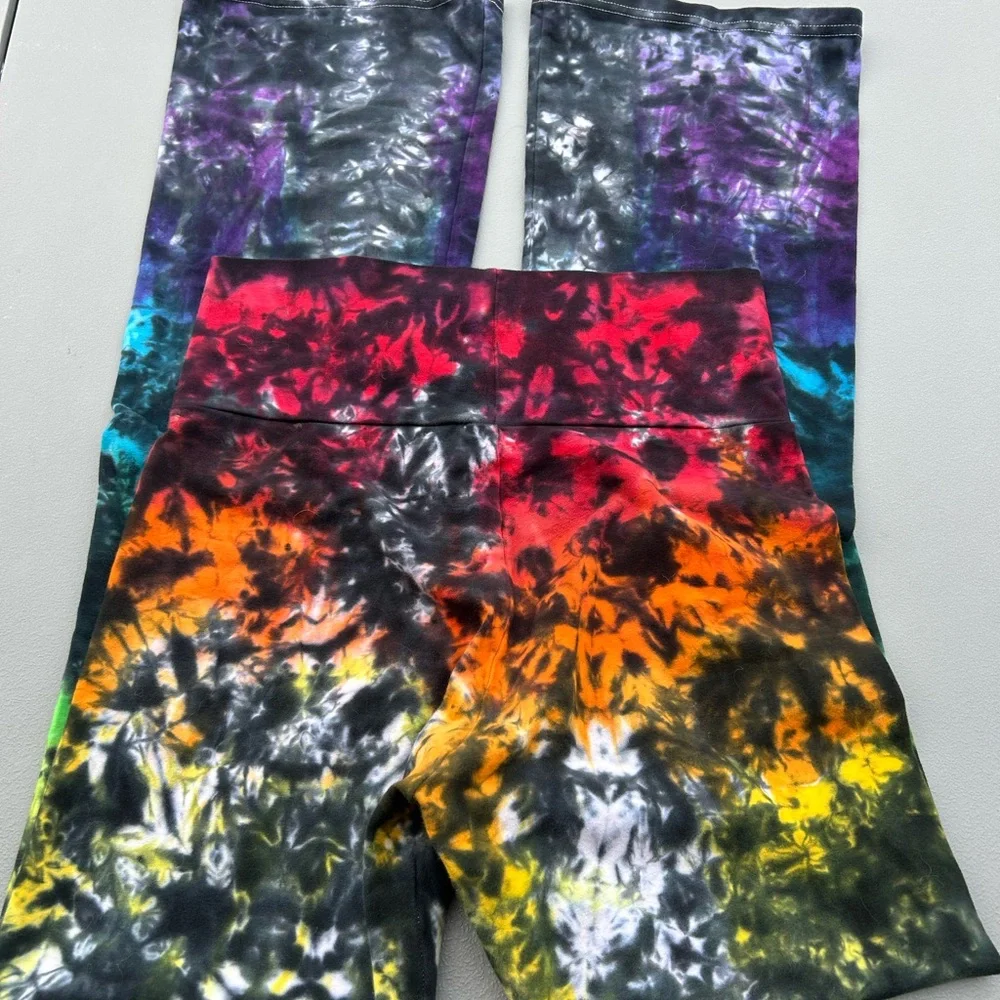 American Apparel Red and Black Tie-Dye Leggings - Picture 6 of 8